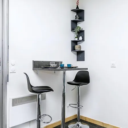 2 Pieces 65m2 Porte De Paris