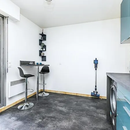 2 Pieces 65m2 Porte De Paris